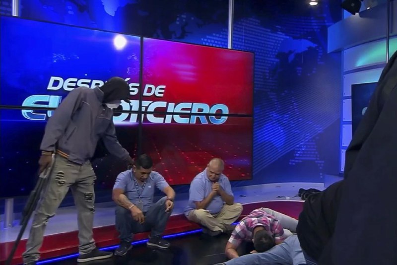 厄瓜多尔总统诺沃亚10日表示，该国正在与超过两万人组成的恐怖主义团伙做斗争