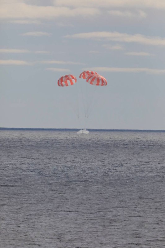 太平洋时间11日9时40分，美国航天局“猎户座”飞船溅落在下加利福尼亚州以西的太平洋上，完成了“阿耳忒弥斯1号”无人绕月飞行测试任务