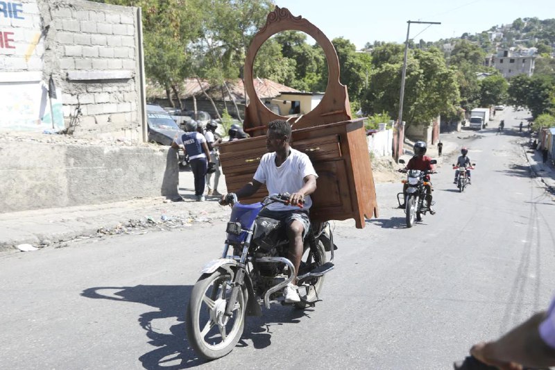 海地帮派联盟“共同生活”26日对首都太子港索利尼奥、纳宗等不受帮派控制的社区发动袭击