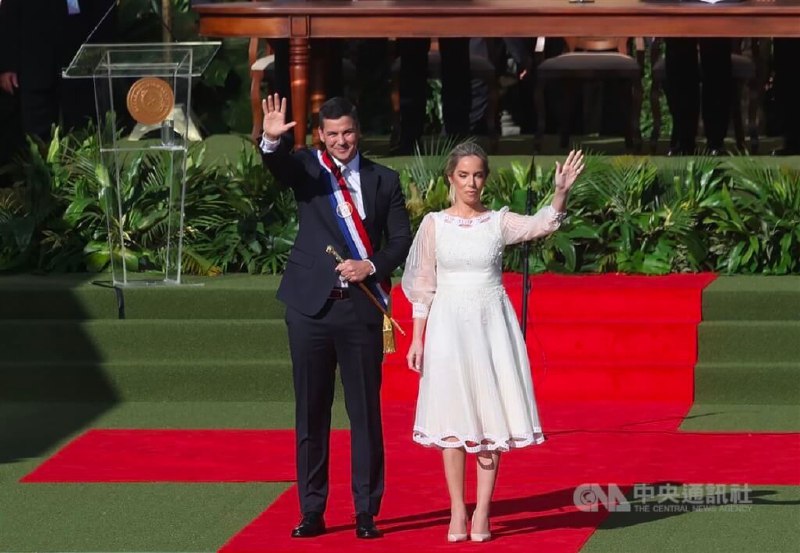 圣地亚哥·培尼亚15日上午在巴拉圭首都亚松森宣誓就任巴拉圭新一任总统，开始5年任期