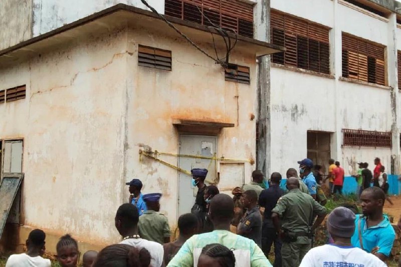 中非共和国首都班吉的巴泰勒米·博甘达高中6月25日突发电力变压器爆炸事故，并引发踩踏事件，造成至少29人死亡、250余人受伤