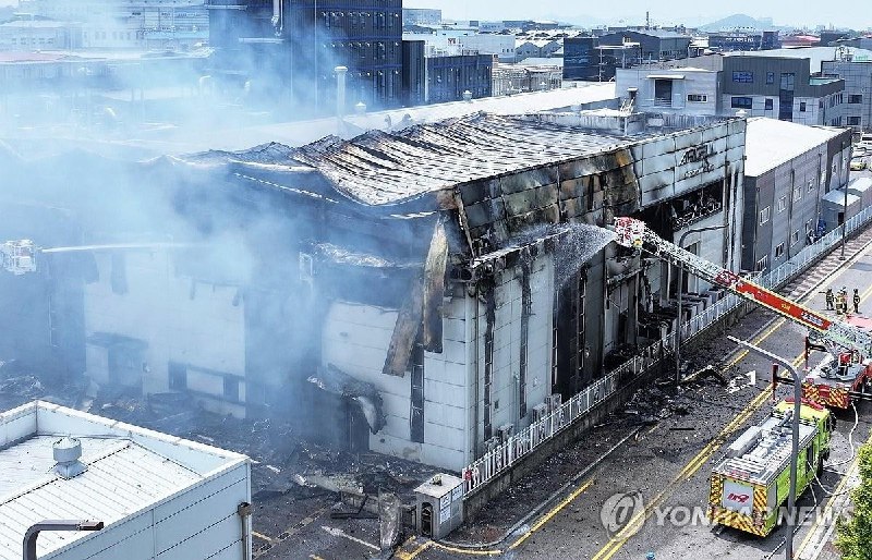 位于韩国京畿道华城市西新面的一次电池制造商“ARICELL”的工厂24日上午发生火灾，致22死8伤，死者中有18人是中国公民