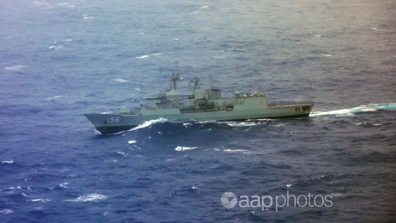 澳大利亚国防部长理查德·马尔斯18日表示，澳“图文巴”号护卫舰14日在日本专属经济区的国际海域进行潜水作业以清除螺旋桨上的渔网