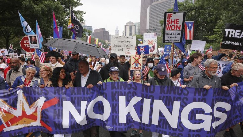 美国6月14日举行阅兵式但爆发“不要国王”大规模抗议活动