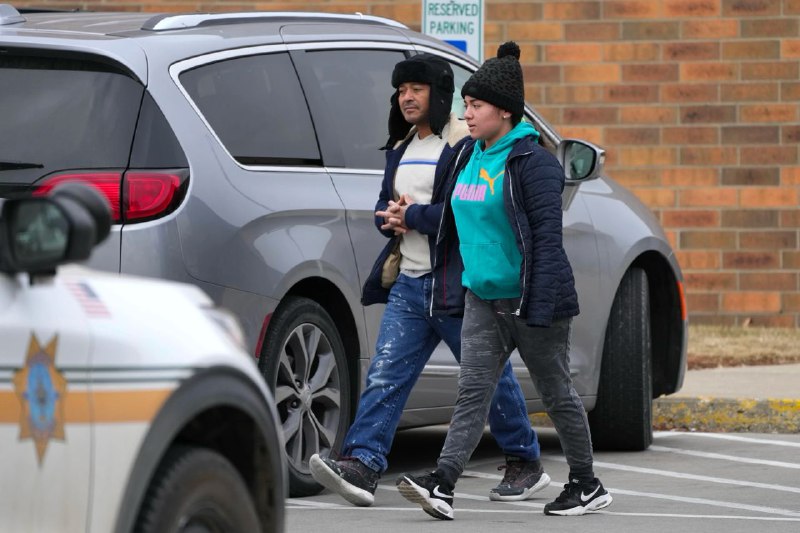 美国艾奥瓦州达拉斯县佩里镇高中4日发生枪击事件