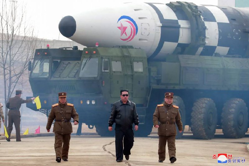 朝中社报道称，在金正恩亲自指导下，朝鲜24日成功进行了“火星炮-17”型洲际弹道导弹试射