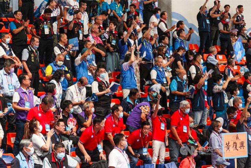 国民党23日召开第21届第3次全国代表大会，会中以全体起立、鼓掌方式，通过提名侯友宜代表国民党参选2024年总统