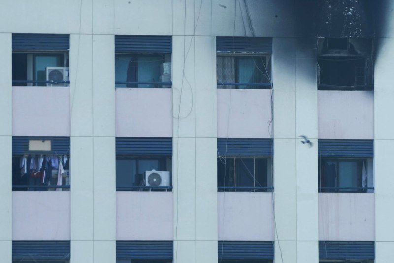 阿联酋迪拜德拉地区一栋5层住宅楼15日发生火灾，致16人死亡，9人受伤