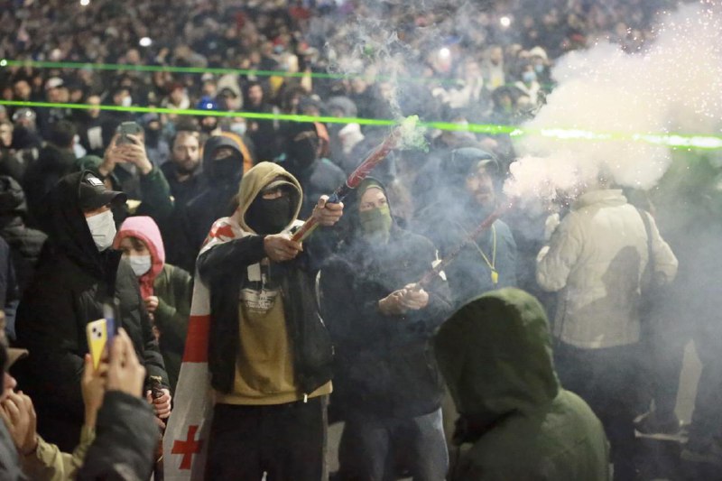 格鲁吉亚抗议者已连续3晚在全国各地举行示威活动，反对政府暂停开启加入欧盟谈判