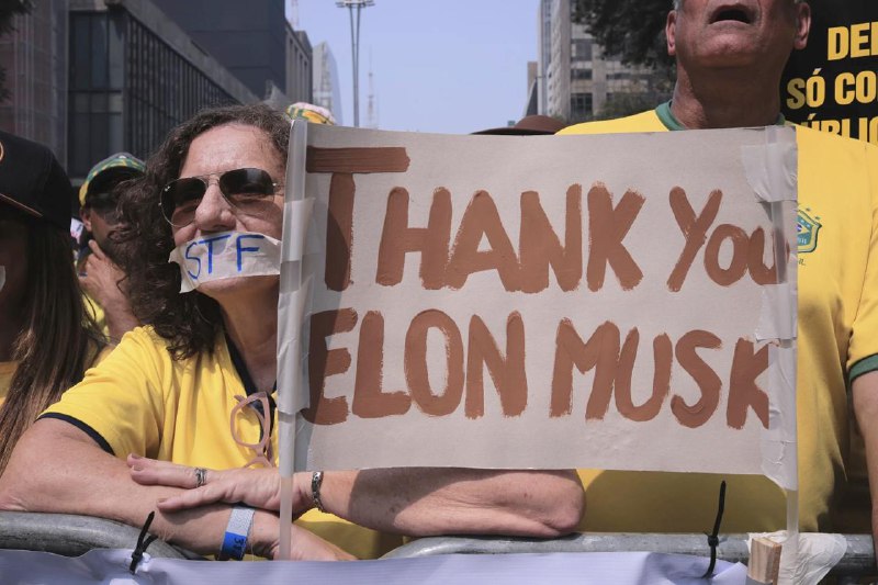 巴西前总统博索纳罗的数万名支持者7日走上圣保罗街头示威，抗议政府对X平台的禁令