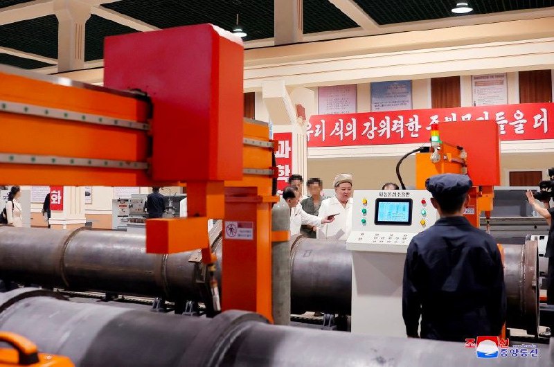 朝鲜国务委员会委员长金正恩3日至5日前往主要军需工厂进行现场指导，了解党的军需工业政策核心目标落实情况