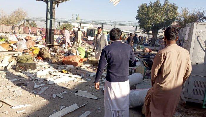 巴基斯坦俾路支省首府奎达火车站第一站台旅客进站点9日发生自杀式炸弹爆炸，造成至少26人死亡、62人受伤