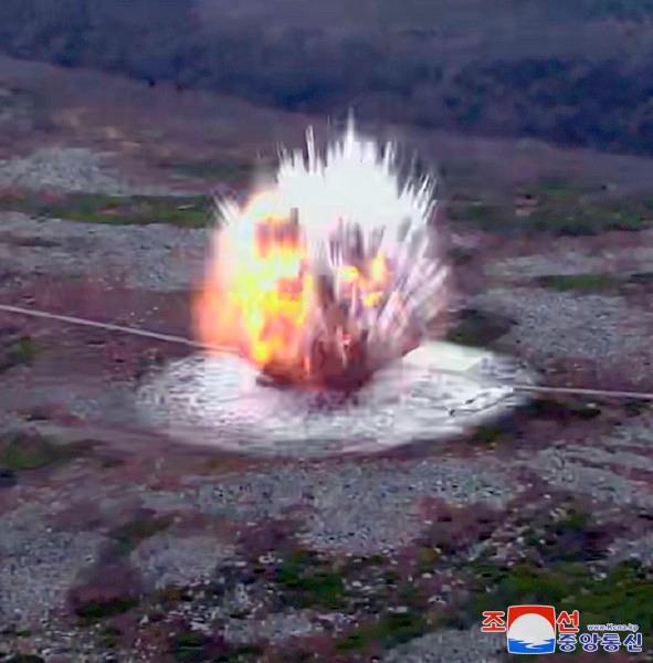 朝鲜导弹总局18日成功进行了“火星-11丙-4.5”新型战术弹道导弹试射和改良型战略巡航导弹试射