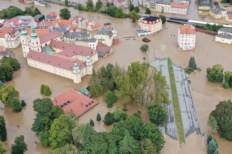 强风暴“鲍里斯”席卷欧洲中部和东部，强降雨引发洪水，造成至少15人死亡，数千人无家可归