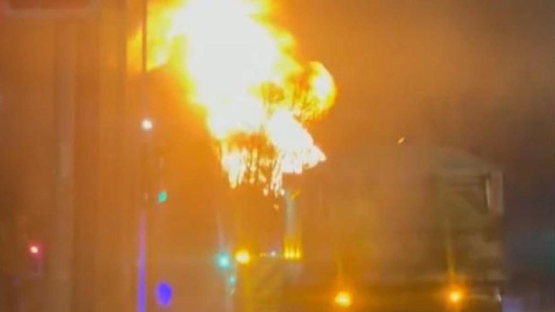 英国伦敦希思罗机场附近变电站3月21日起火，导致整个机场发生严重停电，机场因此宣布暂时关闭