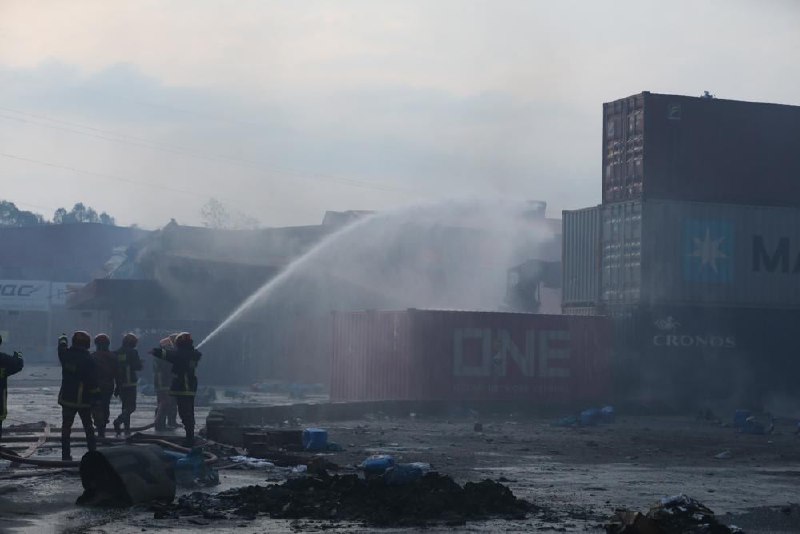 孟加拉国吉大港地区4日晚发生的集装箱堆场火灾已造成至少49人死亡，目前大火仍未被完全扑灭